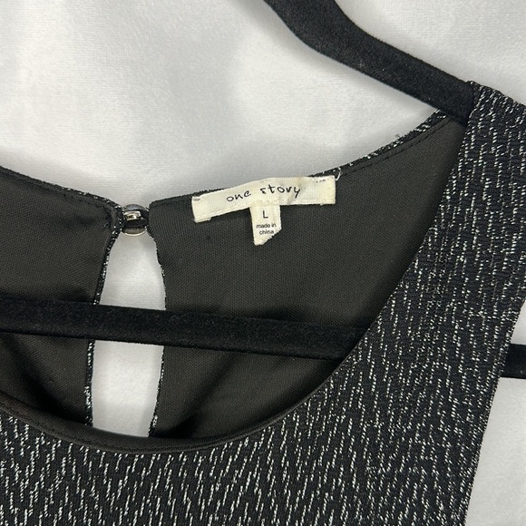 ONE STORY METALLIC A LINE DRESS (L) - Picture 2 of 7